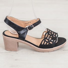 Kylie Sandales confortables sur un poteau épais noir 2