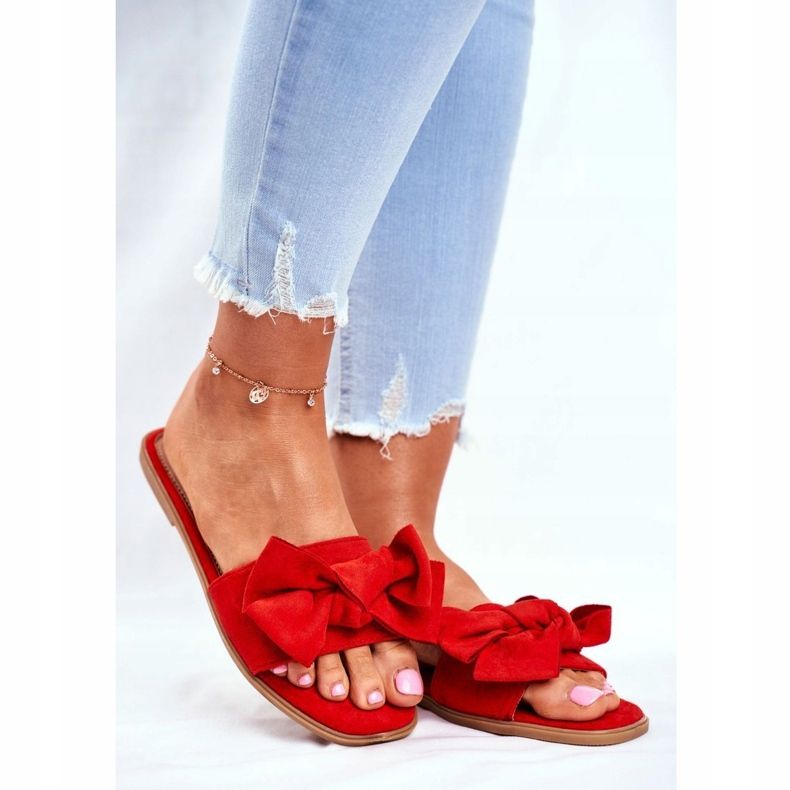 Pantoufles Malaisiennes Pour Femmes Avec Nœuds Rouges 1 Pantoufles Malaisiennes Pour Femmes Avec Nœuds Rouges 1