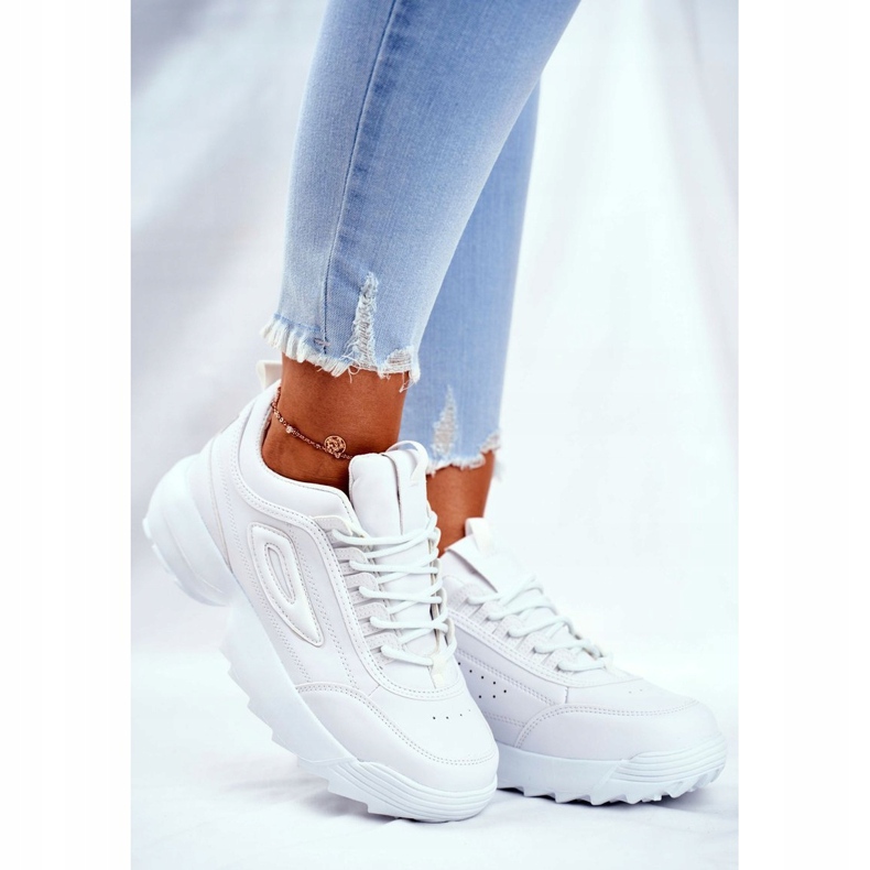 Chaussures de sport pour femmes blanches Hover 1