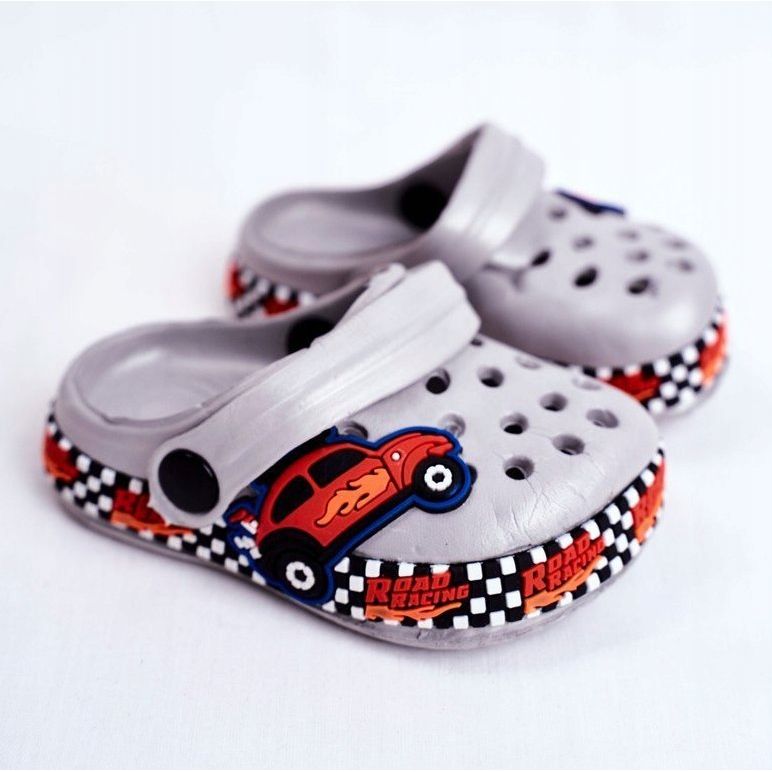 Giolan Chaussons Mousse Enfant Kroks Grey Road Racing rouge orange gris 1 Giolan Chaussons Mousse Enfant Kroks Grey Road Racing rouge orange gris 1