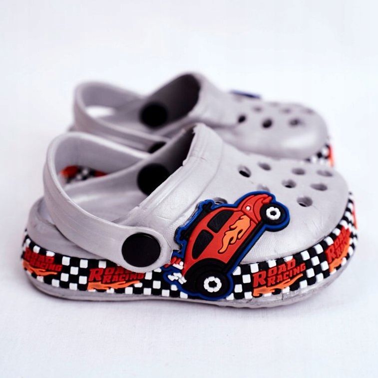 Giolan Chaussons Mousse Enfant Kroks Grey Road Racing rouge orange gris 2 Giolan Chaussons Mousse Enfant Kroks Grey Road Racing rouge orange gris 2