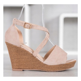 Small Swan Chaussures compensées en daim beige 2