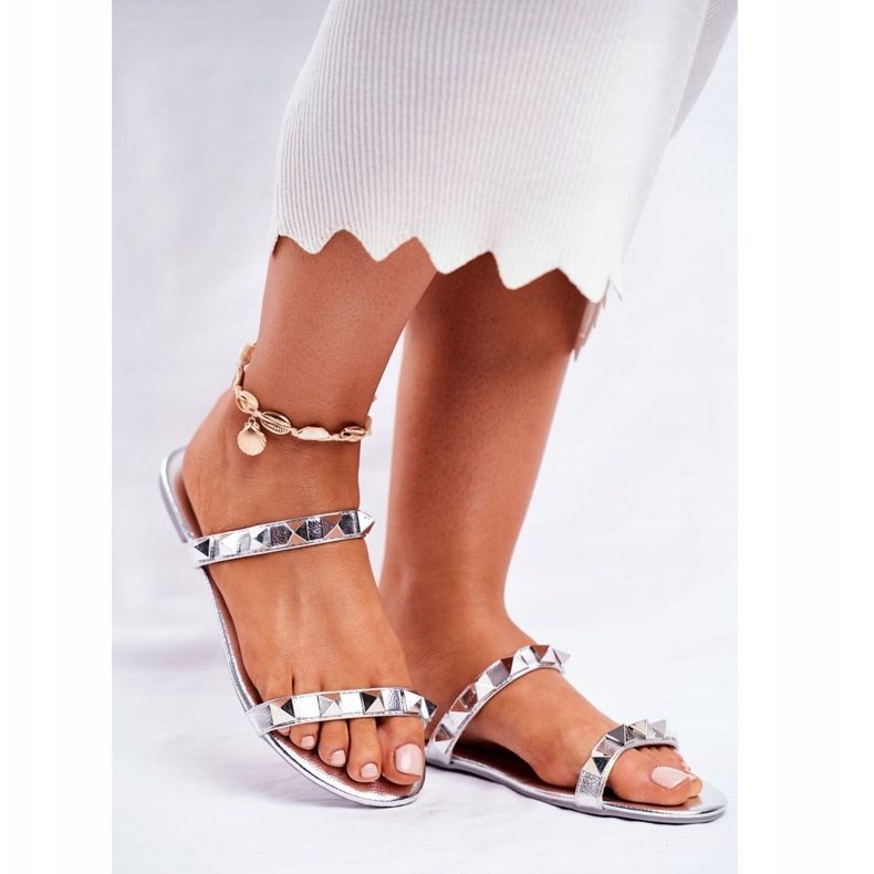 Pantoufles Merrados argentées pour femmes avec clous gris 1