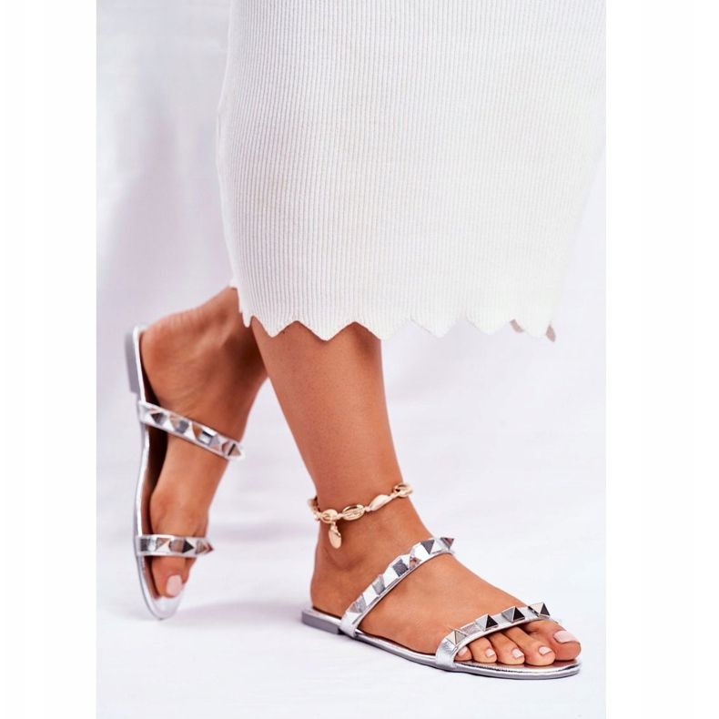 Pantoufles Merrados argentées pour femmes avec clous gris 2