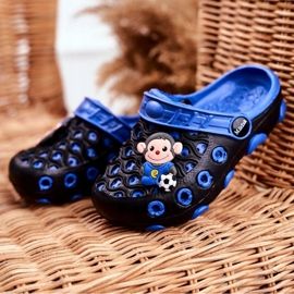 Chaussons Enfant Foam Crocs Black Monkey Footballer le noir bleu 1