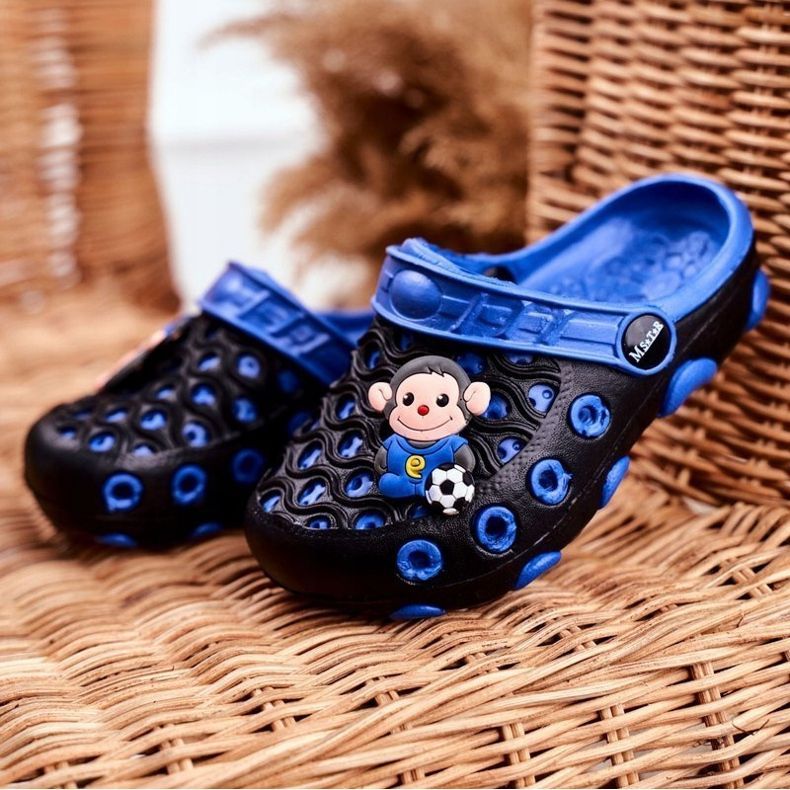 Chaussons Enfant Foam Crocs Black Monkey Footballer le noir bleu 1