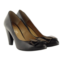Kotyl Pompes en cuir classique avec un arc 1307 Catyl noir 4