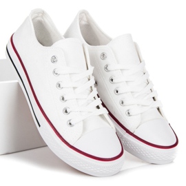 SHELOVET Des baskettes blanches 1 SHELOVET Des baskettes blanches 1