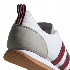 Chaussures Adidas Vs Jog M FX0092 blanche rouge multicolore 1