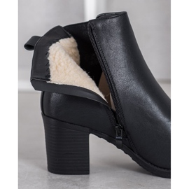 J. Star Bottes Chelsea sur un bar noir 2