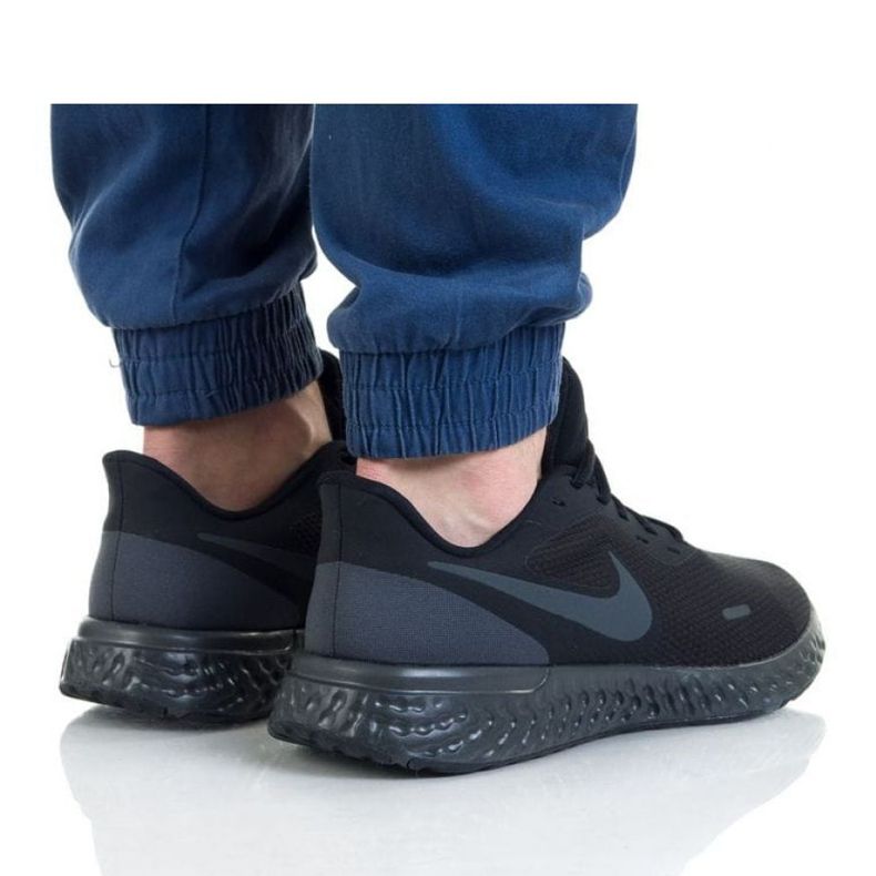 Chaussure Nike Revolution 5 4EU M BQ6714-004 noir 1