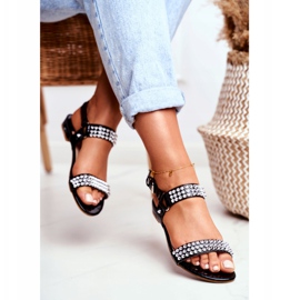 Sandales plates pour femmes noires Lu Boo avec clous Aldona 2