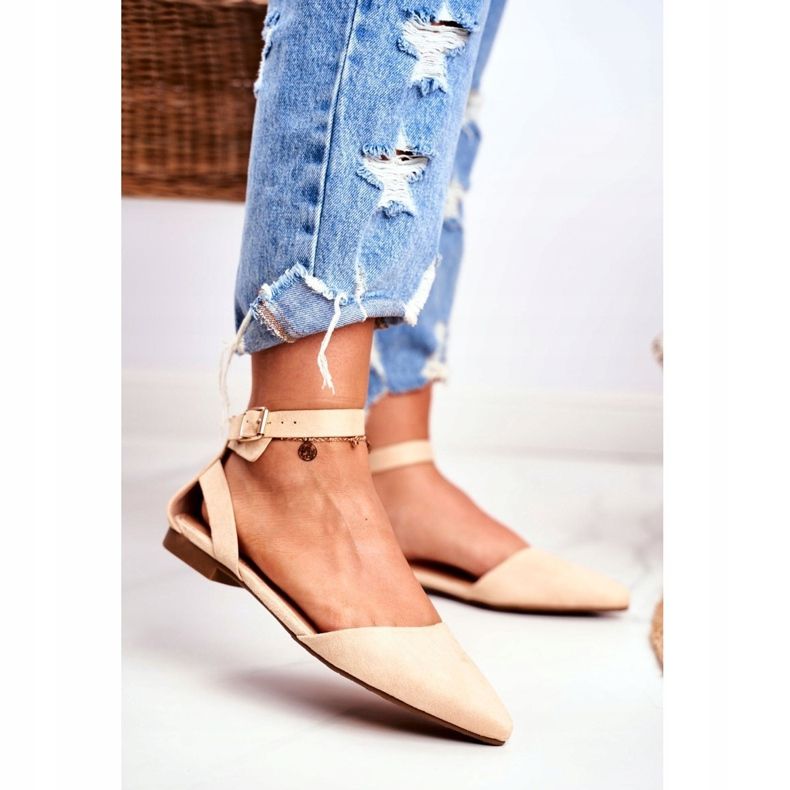 PS1 Ballerines beiges pour femmes sur une ceinture avec Allison Spitz 1