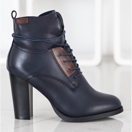 Evento Bottes bleu marine sur un pilier 2 Evento Bottes bleu marine sur un pilier 2