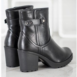 J. Star Bottes chaudes sur le poste le noir 1 J. Star Bottes chaudes sur le poste le noir 1