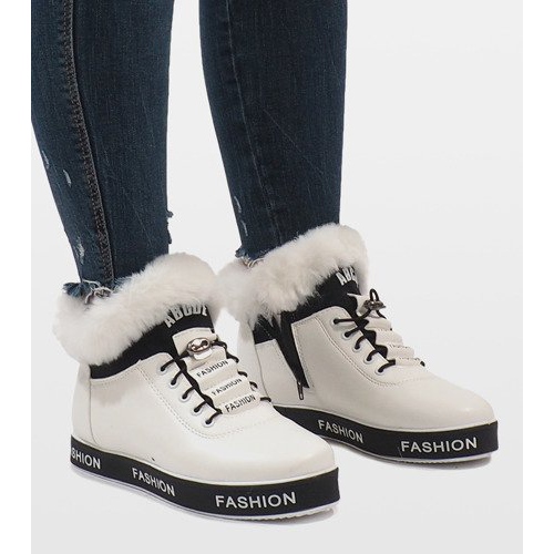 Bottes en daim à fourrure isolées blanches NB252P-1 1