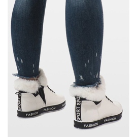 Bottes en daim à fourrure isolées blanches NB252P-1 4