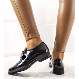 Chaussures laquées noires avec une boucle C18-6263-2 le noir 2