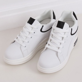 Baskets blanches BY-0370 BLANC/NOIR sur un coin caché 2