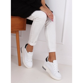 Baskets blanches MY-0367 BLANC/NOIR sur un coin caché 5