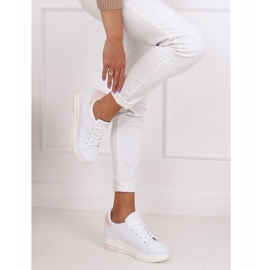 Baskets blanches MY-0367 BLANC/ROSE sur un coin caché 3