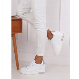 Baskets blanches MY-0367 BLANC/ARGENT sur un coin caché 3
