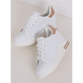 Baskets blanches MY-0367 WHITE / CHAMPAGNE sur un coin caché 2