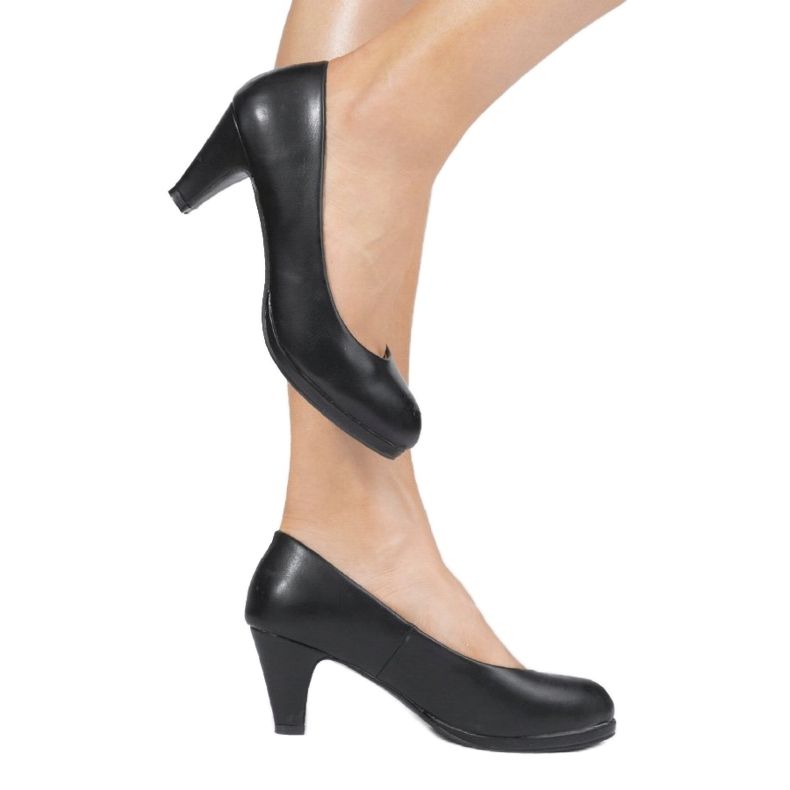 Escarpins noirs sur le poteau XF09-1 1