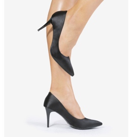 Escarpins noirs sur le talon LEI-160 le noir 2