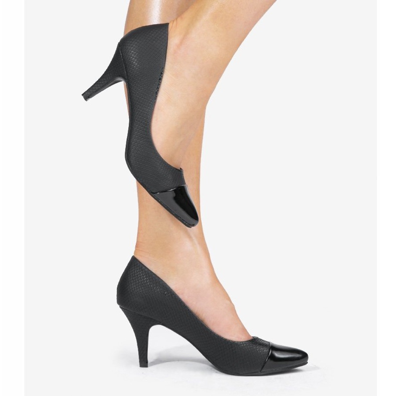 Escarpins noirs sur le talon YS-437 1
