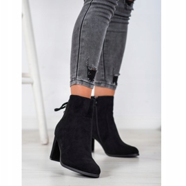 Bottes nouées sur le poste VINCEZA noir 2