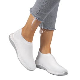 Chaussures de sport blanches KK-211 1