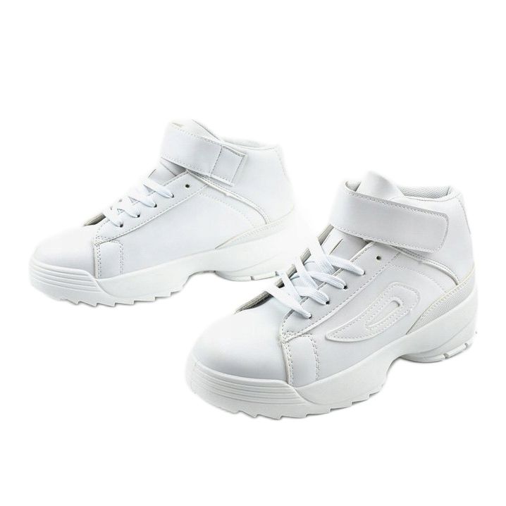 Baskets de sport en similicuir blanches B-05 2