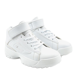 Baskets de sport en similicuir blanches B-05 3