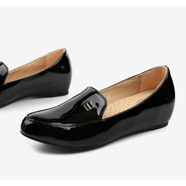 Mocassins laqués noirs sur la cale C16 le noir 1