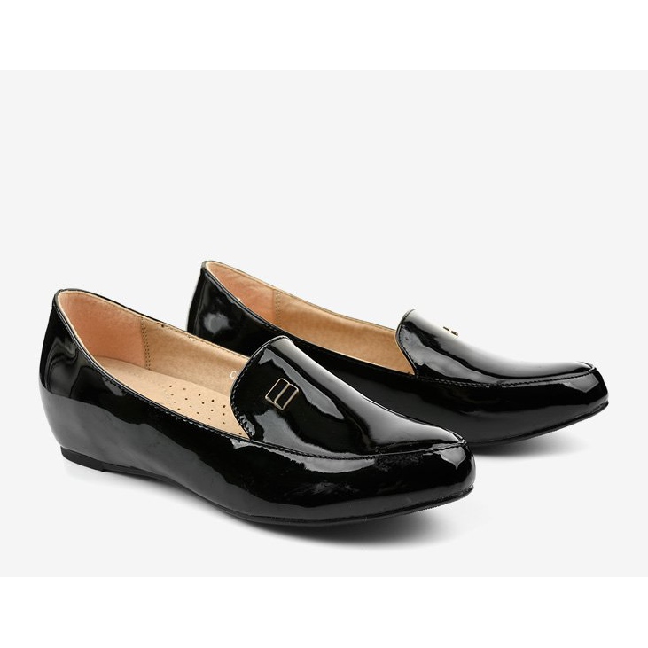 Mocassins laqués noirs sur la cale C16 le noir 2