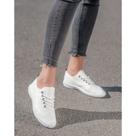 SHELOVET Baskets légères avec cuir écologique blanc 1