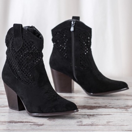 Erynn Cowgirls noires ajourées 1