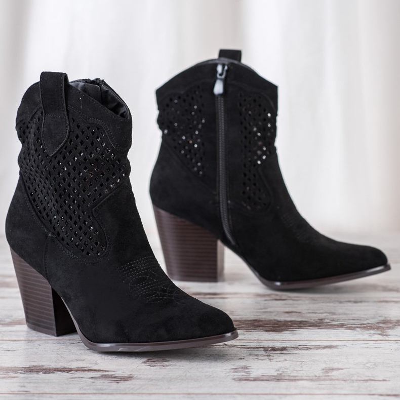 Erynn Cowgirls noires ajourées 1