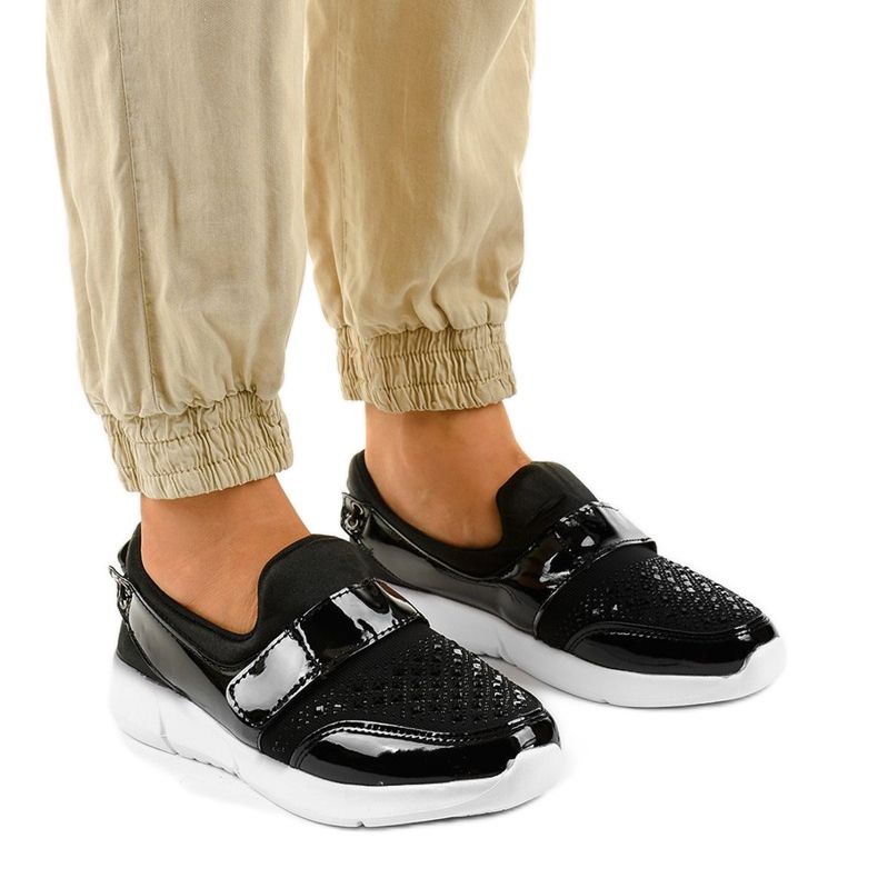 Chaussures de sport à enfiler noires et blanches B120-1 1