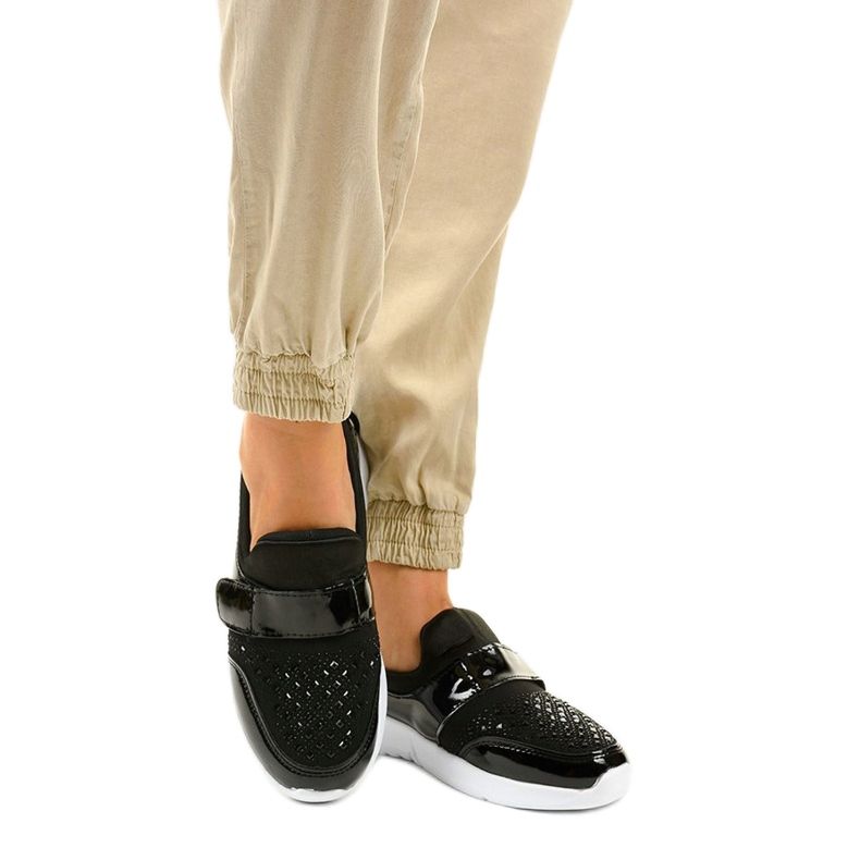 Chaussures de sport à enfiler noires et blanches B120-1 2