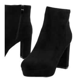 Bottines noires sur le post Neadarea 1