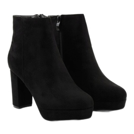Bottines noires sur le post Neadarea 2