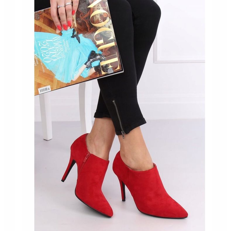 Chaussures en daim rouge sur un talon aiguille TX-1850 Red 1