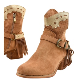 Bottines générationnelles en daim marron sur le poteau brun 1