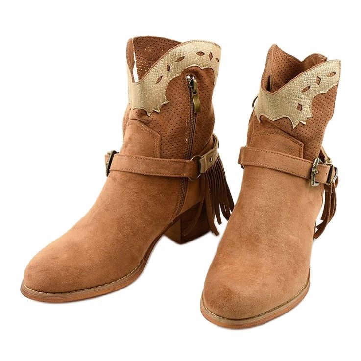 Bottines générationnelles en daim marron sur le poteau brun 2