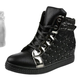 Baskets noires sur le coin R468-2 1