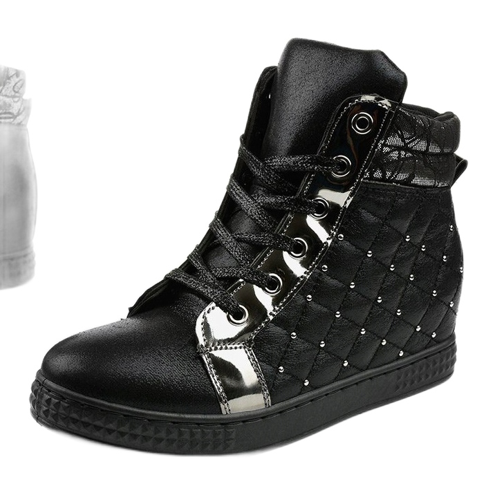 Baskets noires sur le coin R468-2 1