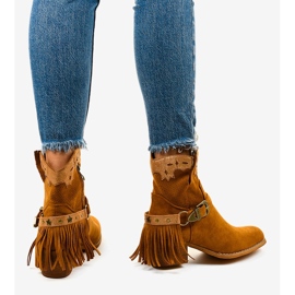 Bottines générationnelles en daim marron sur le poteau brun 3