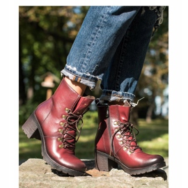 Travailleurs sur le poste VINCEZA rouge 1